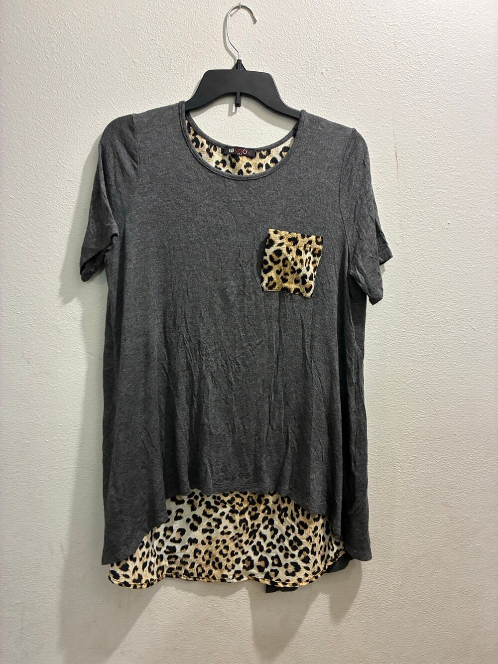 Vision Gray Mixed Media Leopard Pocket High-Low Whimsigoth Y2K Top M